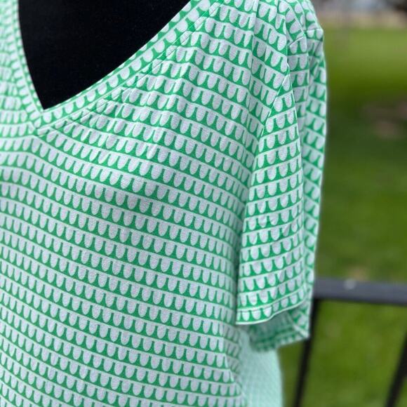 LULAROE green and white women’s 2XL, V-neck short sleeve T-SHIRT - Picture 2 of 7